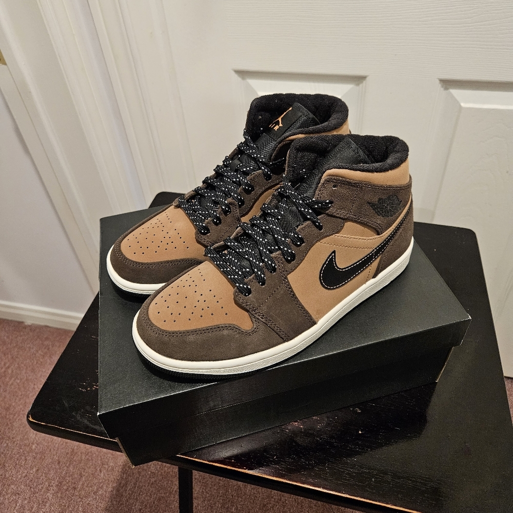 Air Jordan 1 Mid SE Dark Chocolate